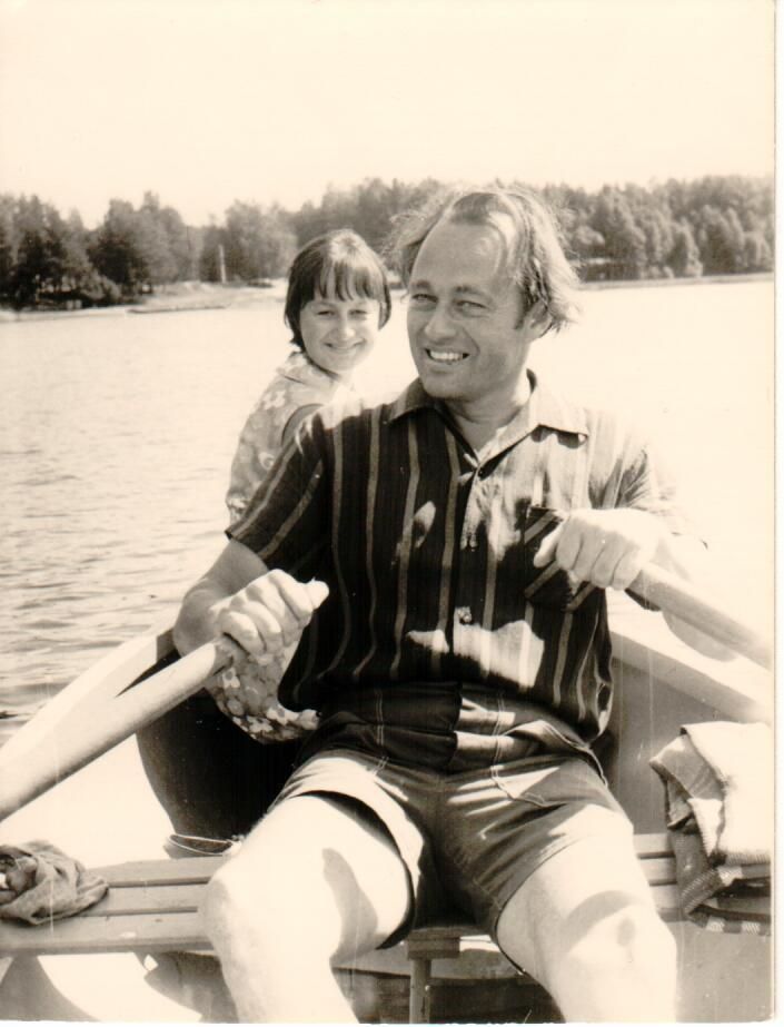 Airi Liimets koos isaga 1972. aastal Õrsava järvel Värskas, kus Heino Liimets pidas suviti vabariikliku õpetajate täiendusinstituudi õppebaasis loenguid.