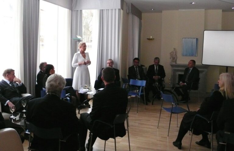 Evelin Ilves Eesti Agrenska Fondi 10. aastapäevale pühendatud vastuvõtul Eesti saatkonnas Stockholmis. Fotod: Vabariigi Presidendi Kantselei 