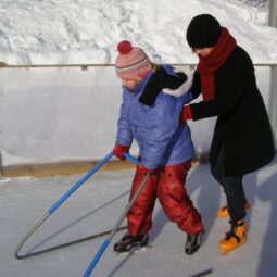 Aktiivne liikumine: Mitu korda aastas viime läbi tervise- ja spordipäevi. Koolipere ühistel ettevõtmistel saab igaüks ennast proovile panna. Kuskil ei puudu õpetaja toetav käsi.