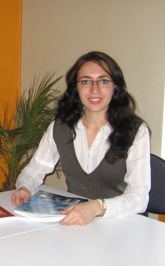 2 Elina Peial