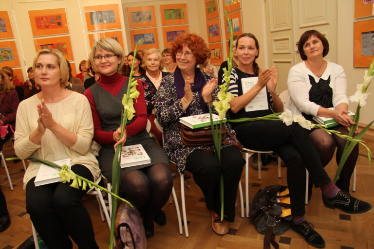 Kogumiku artiklite autorid: Ilona Martson, Ave Mattheus, Krista Kumberg, Mari Niitra ja Jaanika Palm.  Foto: Raivo Juurak