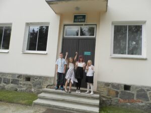 Lahu algkooli õpilased Joosep, Carolin, Kassandra, Marliis. Foto: Lahu algkool
