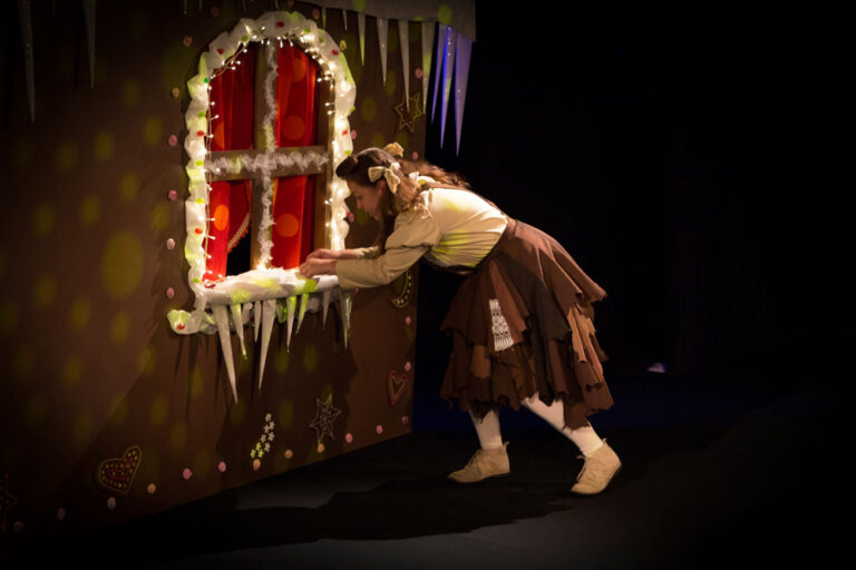 Eelmisel aastal esietendunud ja ainult Rakveres mängitud „Hansuke ja Greteke” läheb ringreisile üle Eesti. Foto: Danel Rinaldo