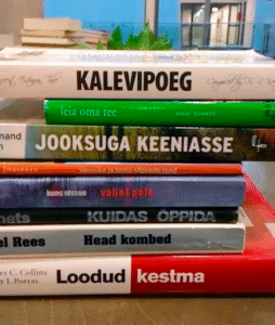 Viimsi Keskkooli raamatuseljaluule. Foto: Aime Miil