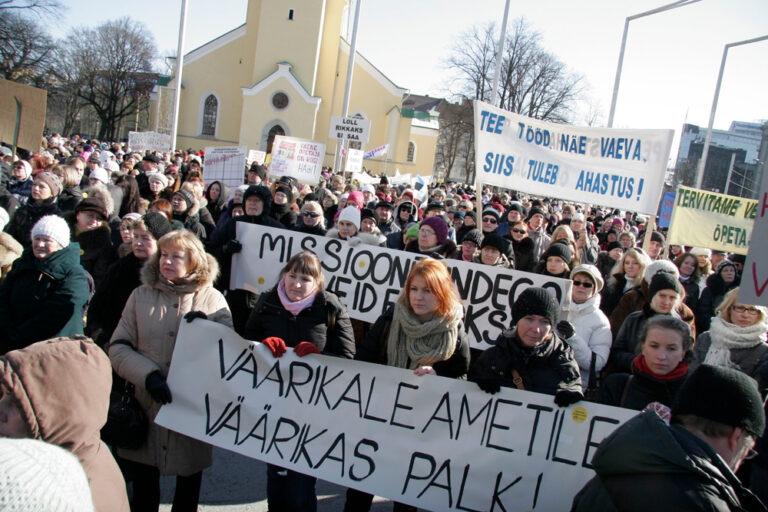 Loodame, et selle valitsuse lubadused saavad ka tegudeks ning õpetajad saavad pühenduda õpetamisele, mitte streikimisele. Fotol õpetajate streik 7. märtsil 2012. Foto: Raivo Juurak
