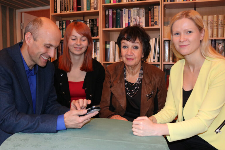 Uuringu läbiviijad: Tartu ülikooli haridustehnoloogia professor Margus Pedaste, loodusteadusliku hariduse professor Miia Rannikmäe ja Tartu ülikooli õpetajahariduse doktorandid, nooremteadurid Liina Adov ning Külli Kori. Foto: Tuuli Hiiesalu