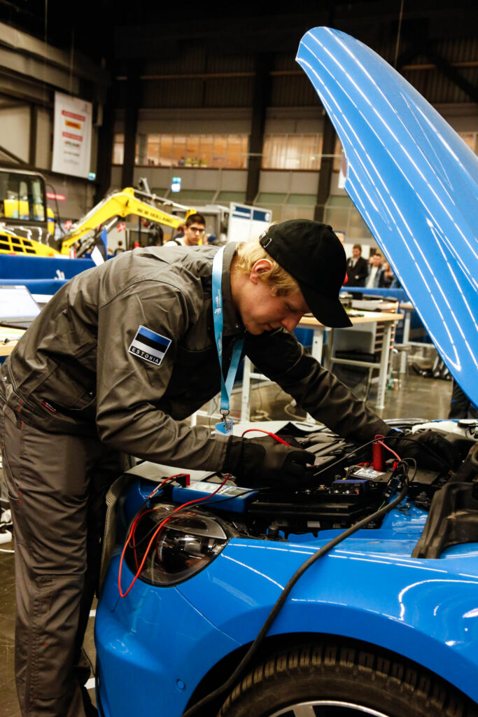Pärnus võistlevad kutseõppurid parima sõiduautotehniku tiitli nimel