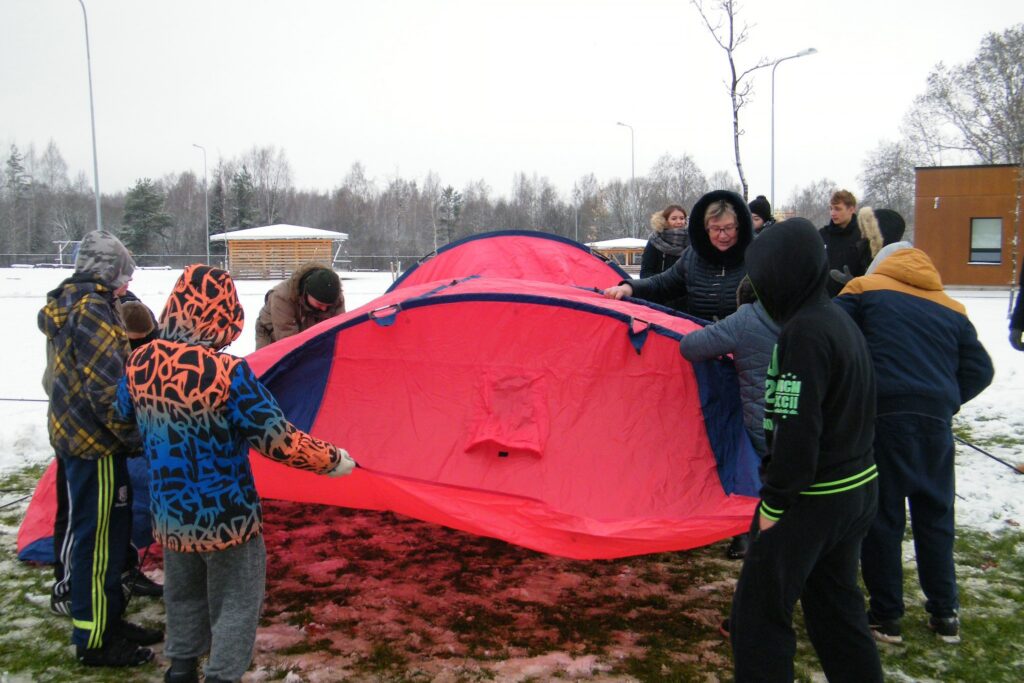 Maarjamaa hariduskolleegiumis tähistati kodanikupäeva põnevate võistlustega vabas õhus