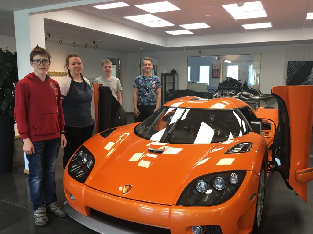 Võru õpilased käisid Rootsis superautosid vaatamas