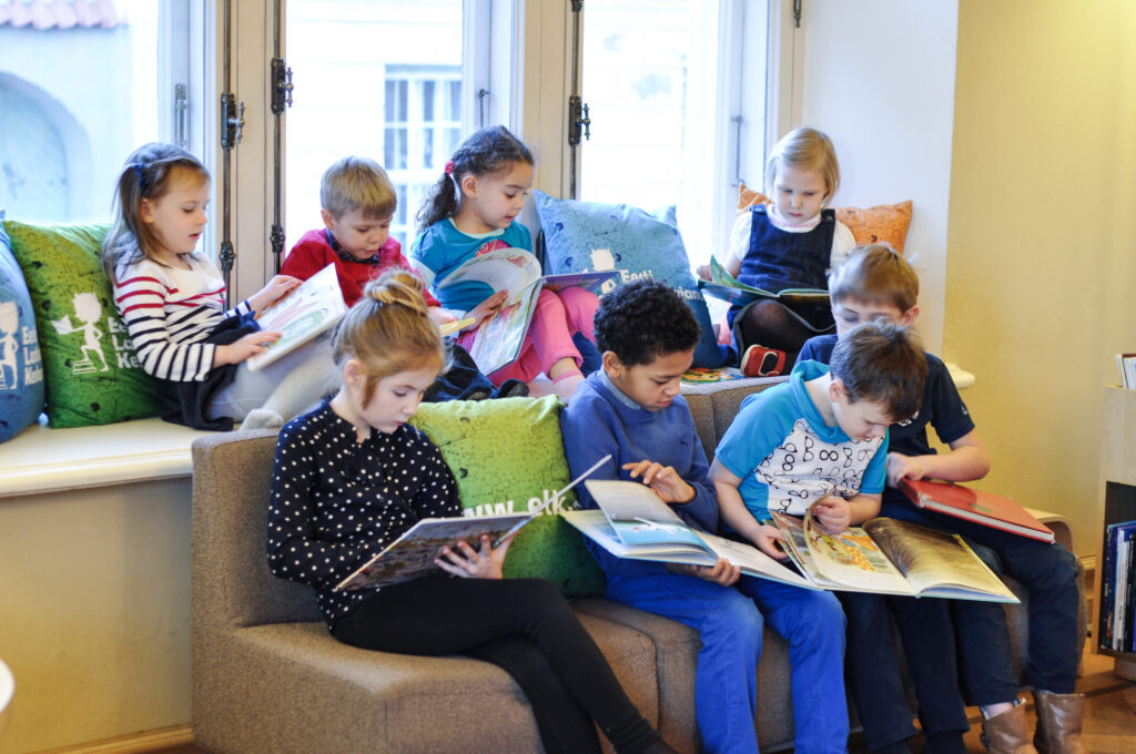 Väikeses keeles väikestele lugejatele