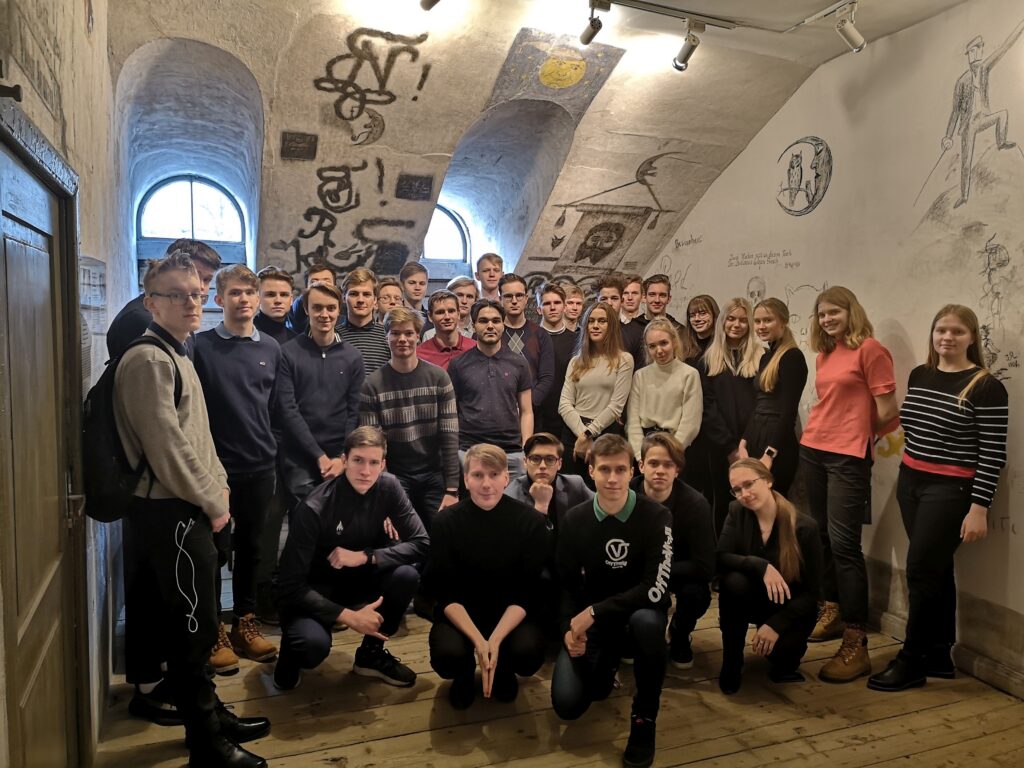 Reaalkool tähistas Tartu rahu Tartus