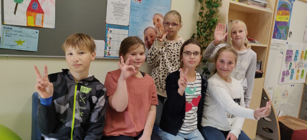 Õpilane mõtleb piltides