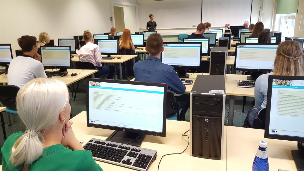 Märtsis toimuv tasemetöö näitab, kuivõrd distantsõpe on mõjutanud õpilaste digipädevusi