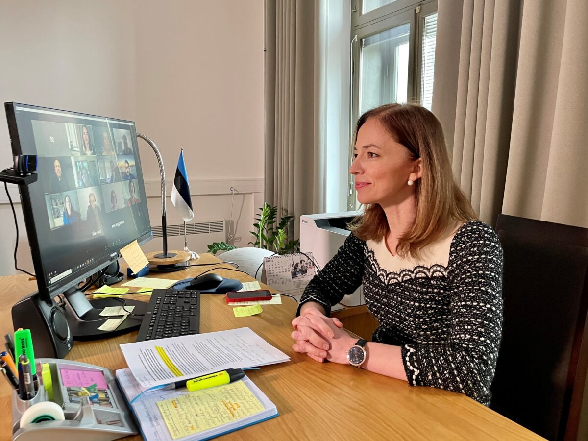 Abikäsi koolidele tuleb juurde