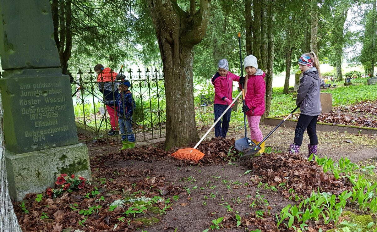Pärandivaderid panevad ajaloolistes paikades käed ise külge