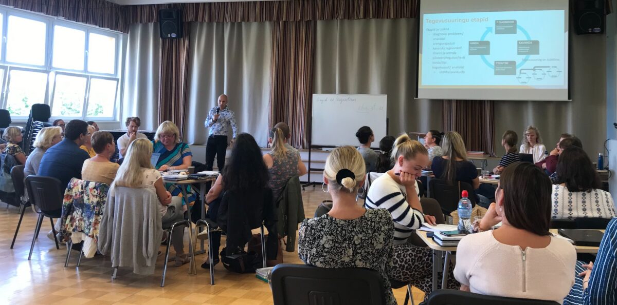 Vähemalt keskharidus peab õpetajal olema …