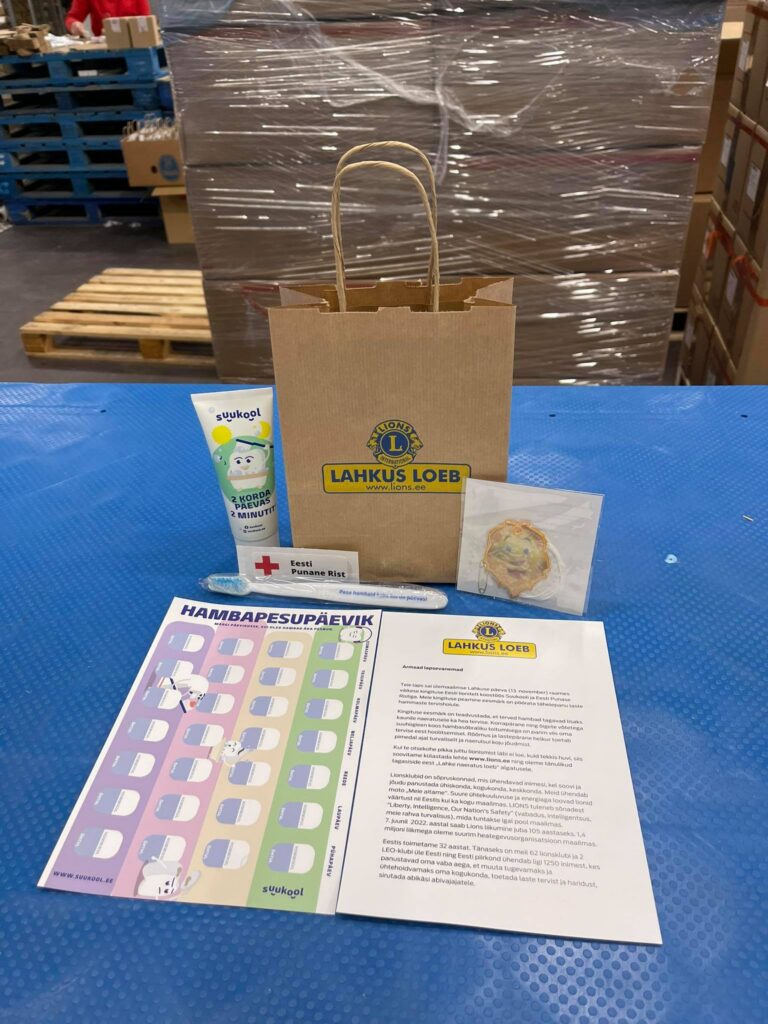 Lionsid kingivad 1. klassi lastele hambaharja ja -pasta