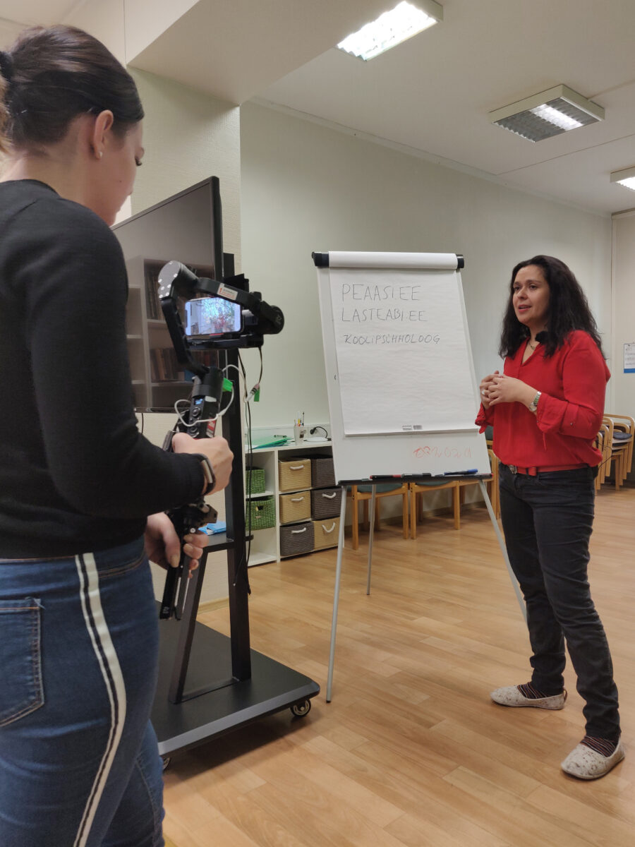 „Tagasi kooli“ 300 e-tundi aitavad õpetada üldpädevusi