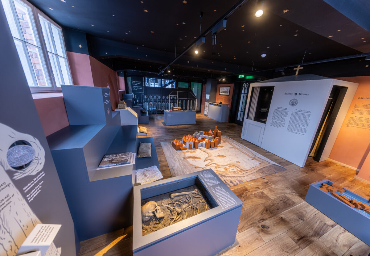 Saladused ja peidus olnud esemed kutsuvad TÜ muuseumisse kaugeid aegu avastama