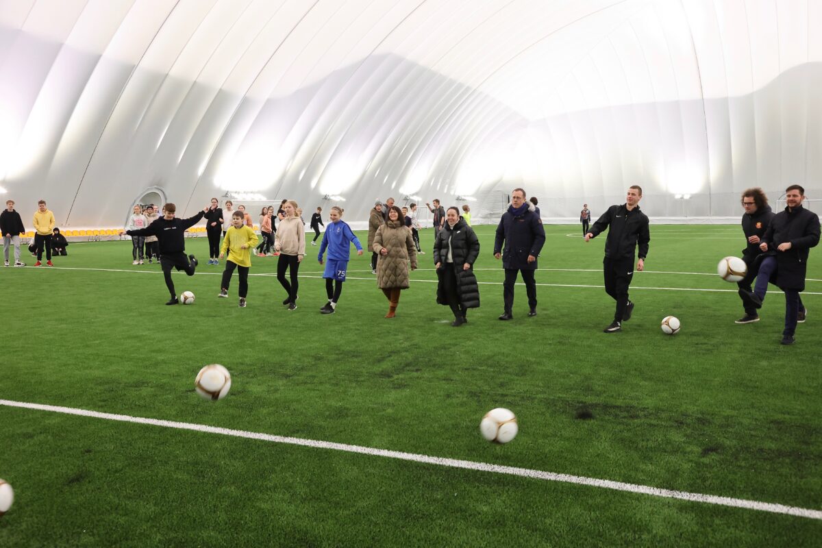 Kehalise kasvatuse tunnis vutihalli