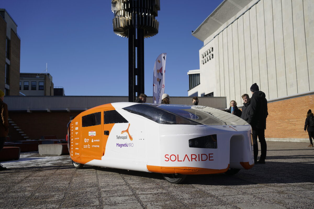 Solaride lõi inseneride puuduse leevendamiseks käed „Tagasi kooli“ programmiga