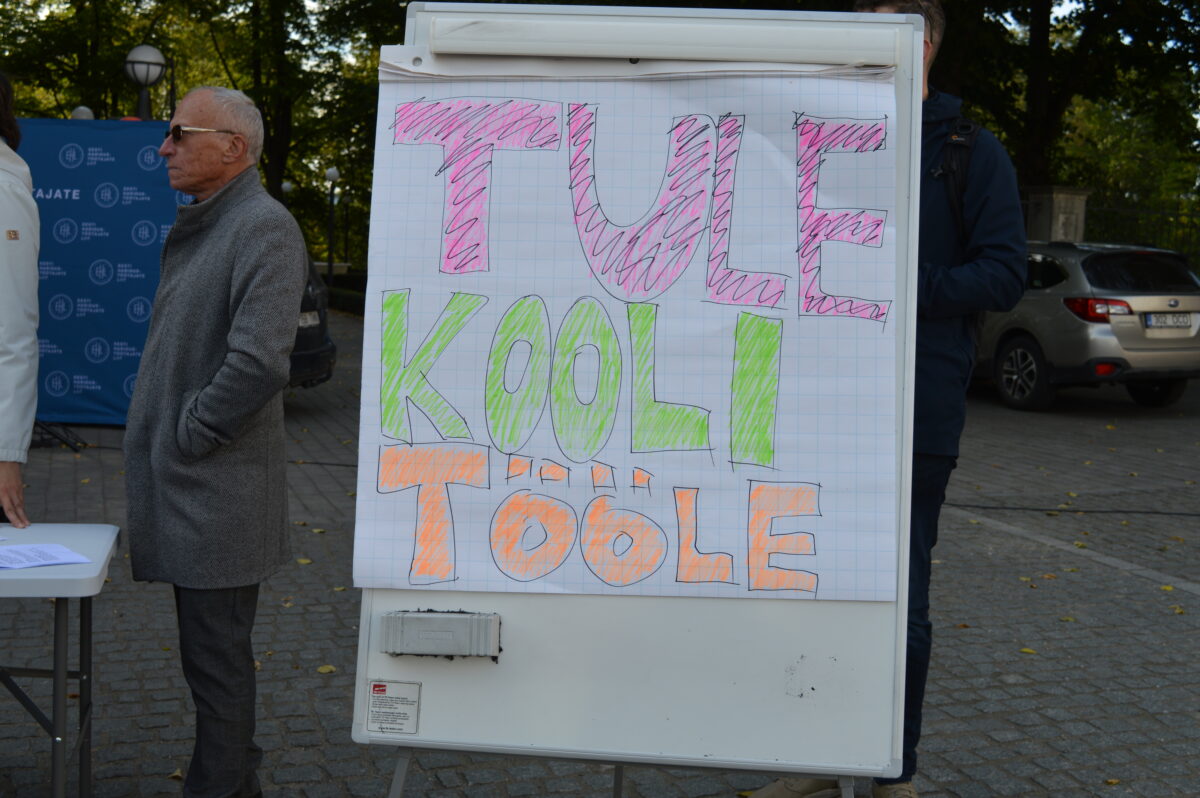 Õpetajate puuduses koolijuhid värbasid Riigikogu liikmeid koolidesse tööle