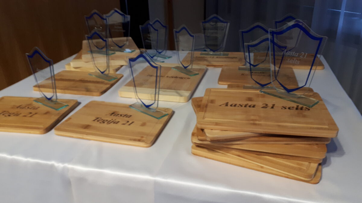 Eesti Võõrkeeleõpetajate Liit kiidab ja tunnustab