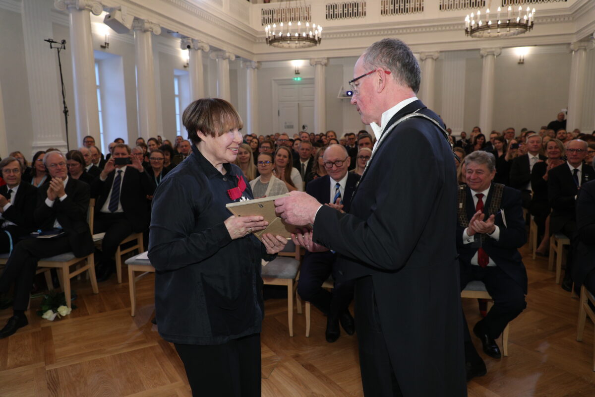 Tartu Ülikooli Rahvusmõtte auhinna pälvis kirjanik Viivi Luik