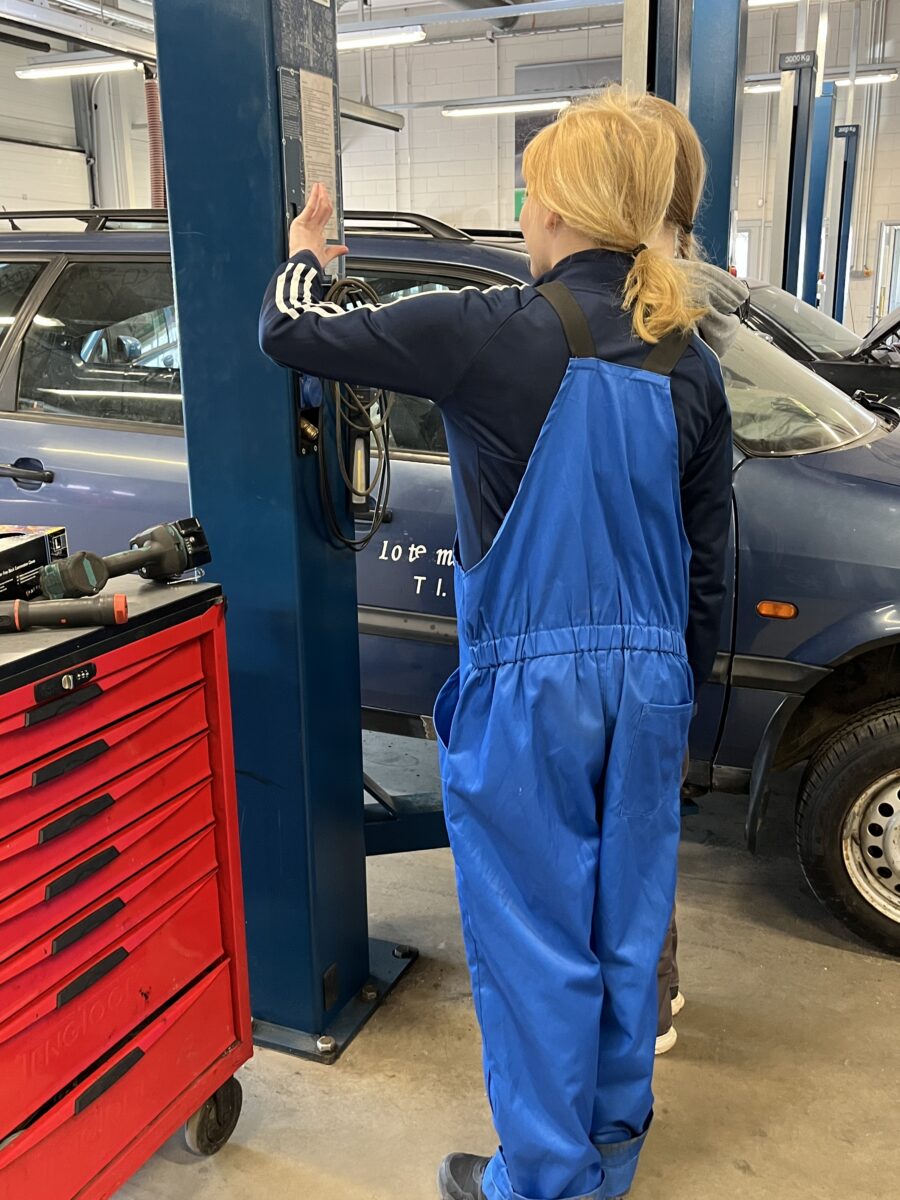 Kolme lõviga kutsetunnistused kaheksandikele