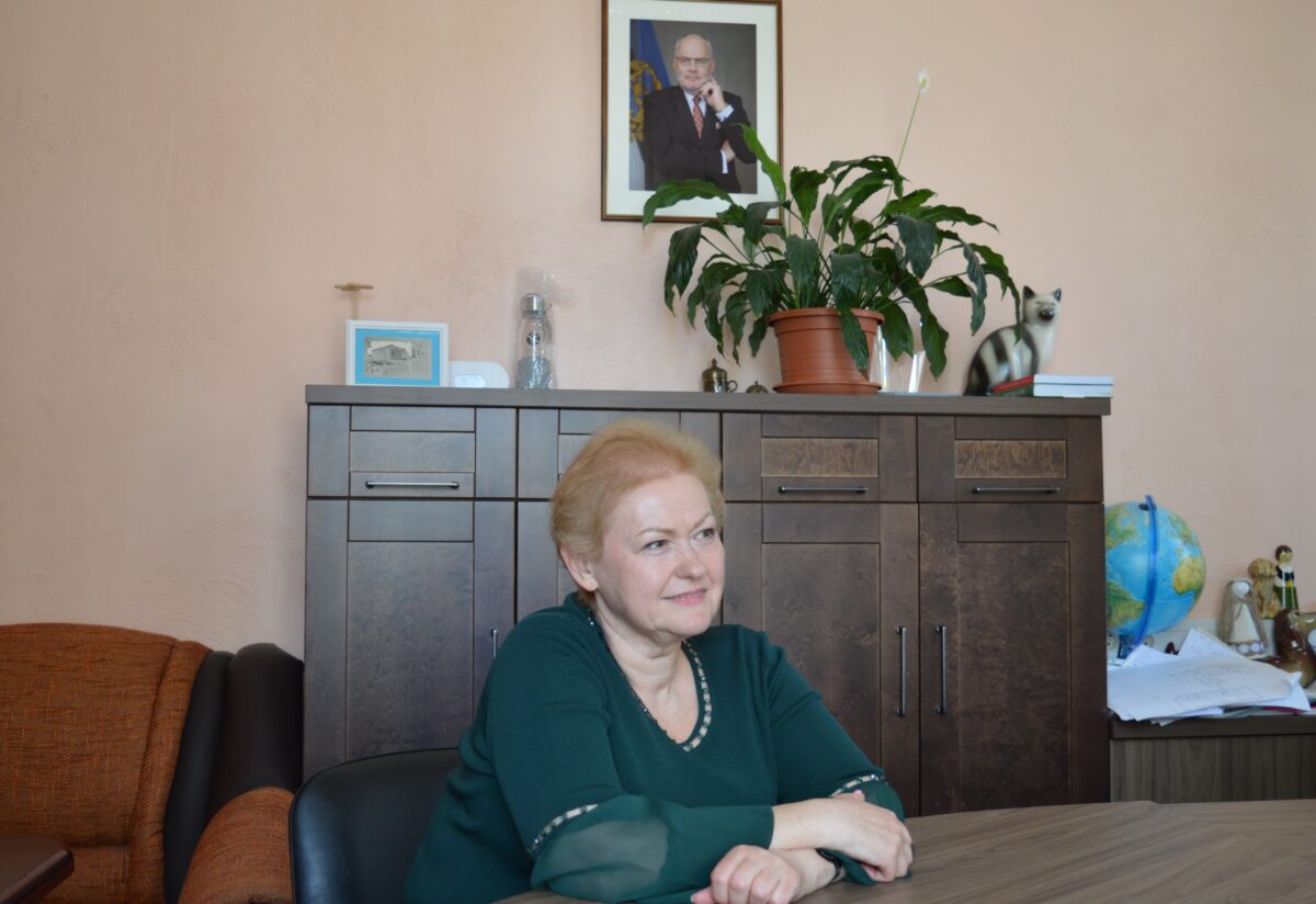 Reportaaž Narva Vanalinna Riigikoolist: Eesti ainus keelekümbluskool