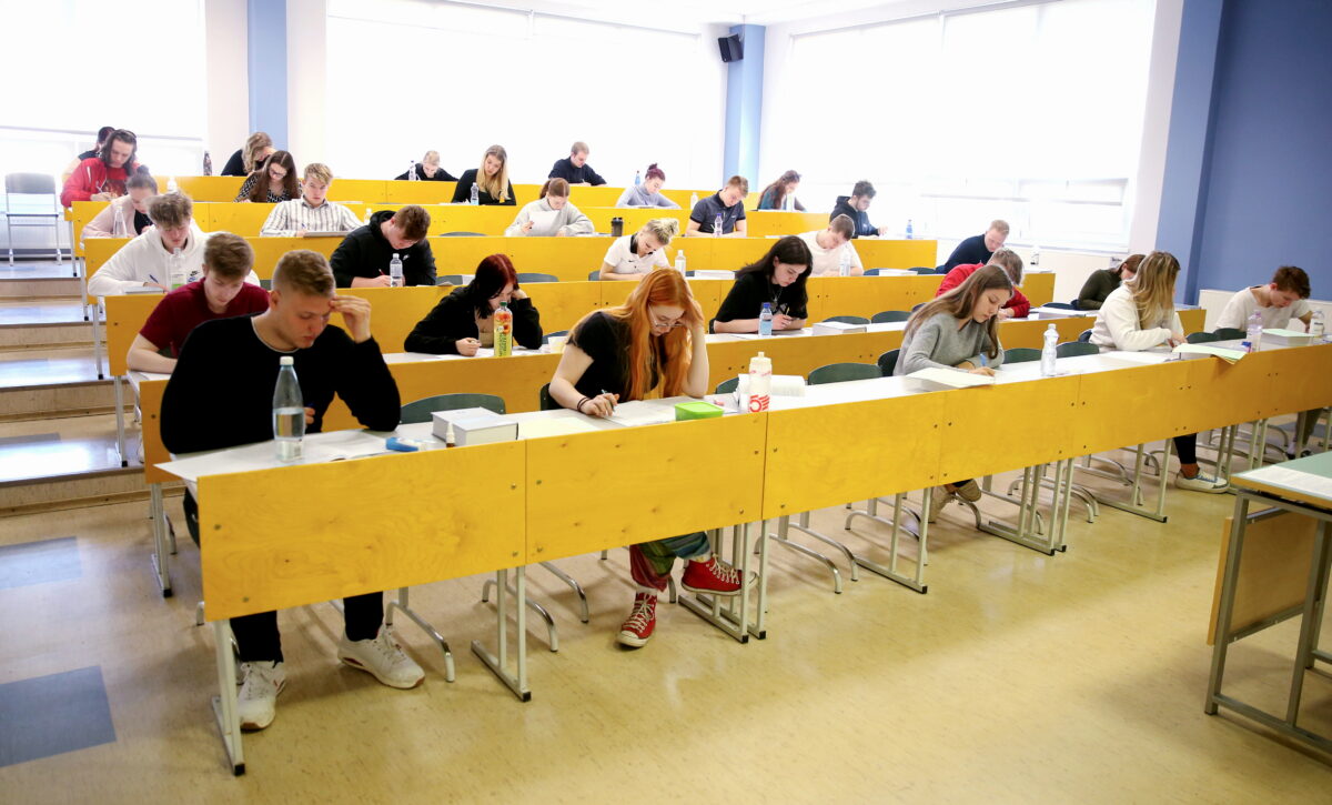 Riigieksamitele registreerus&nbsp;t&auml;navu&nbsp;13 007&nbsp;eksaminandi&nbsp;