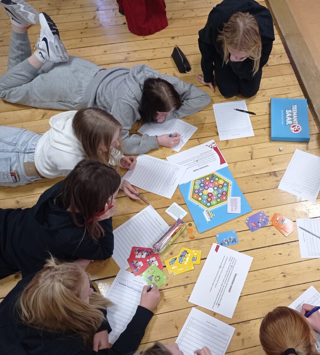 Reisi noortega Teemantsaarele ehk Lauamäng rändeteemaliste arutelude pidamiseks