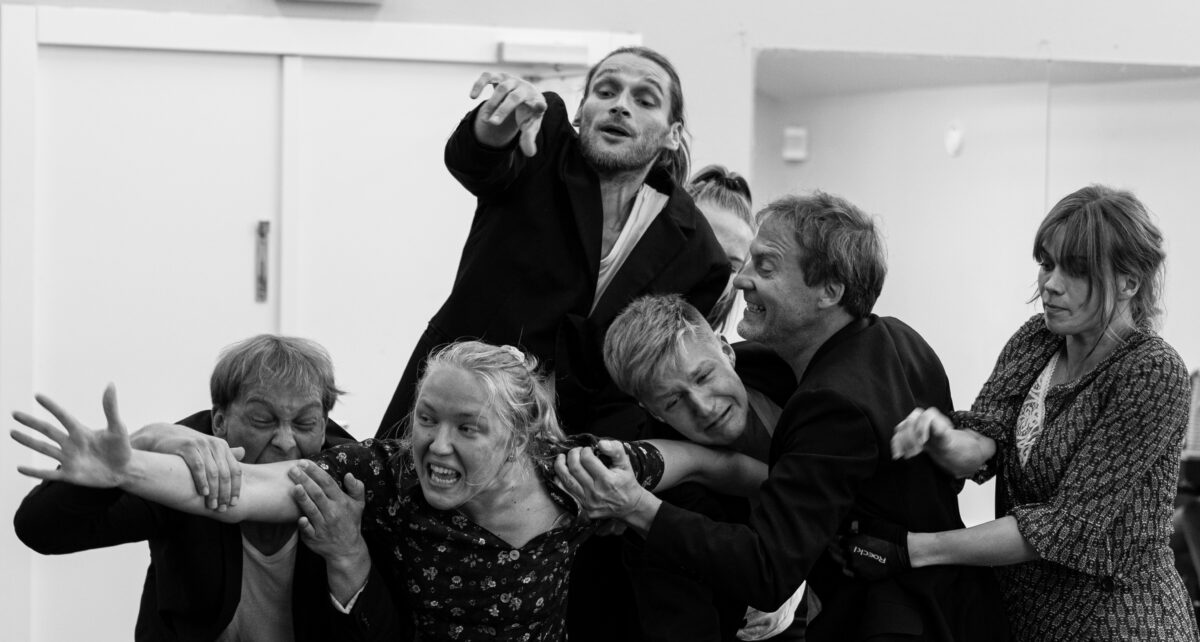 VAT Teater 2023/2024: vähem sõnu, pikem samm