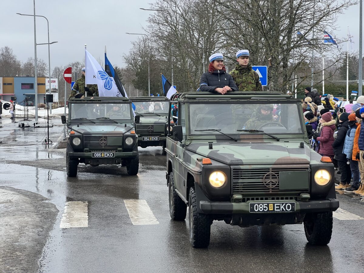 Kiili Gümnaasiumi õpilased korraldasid Eesti iseseisvuspäeva auks paraadi