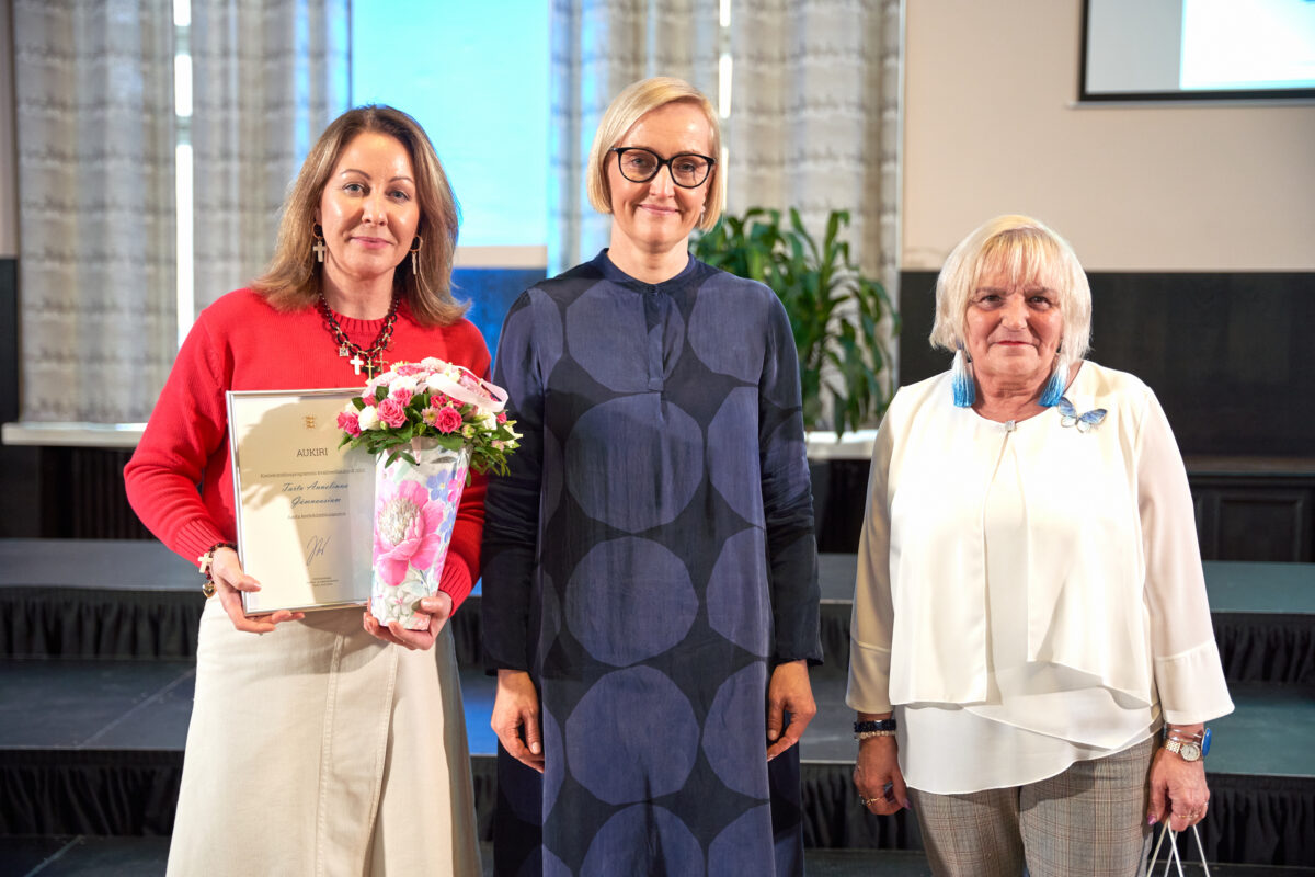 Auhinnad parimatele keelekümblejatele