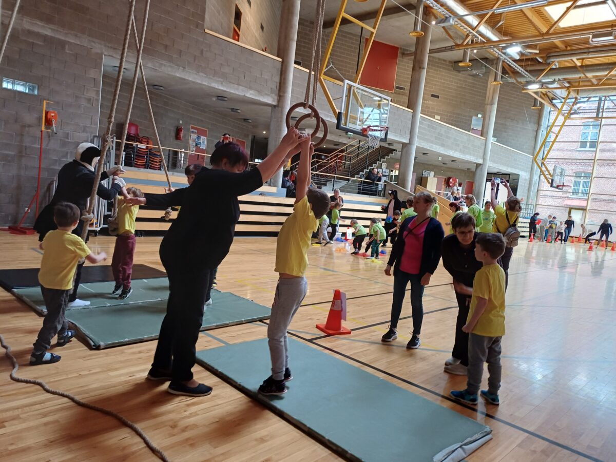 Lasteaias käivad mäng ja liikumine käsikäes