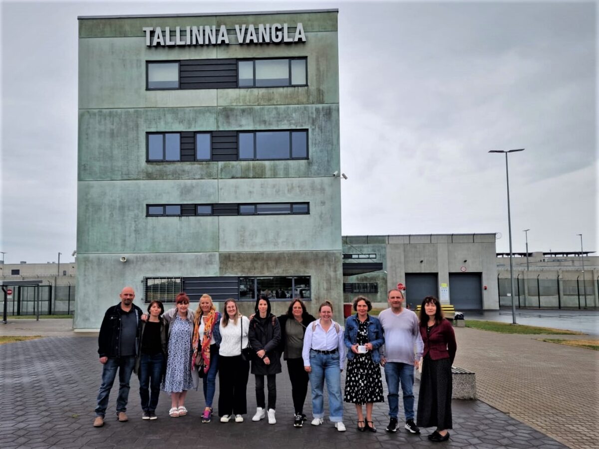 Korda rikkuv kinnipeetav eemaldatakse tunnist. Teist võimalust ei anta