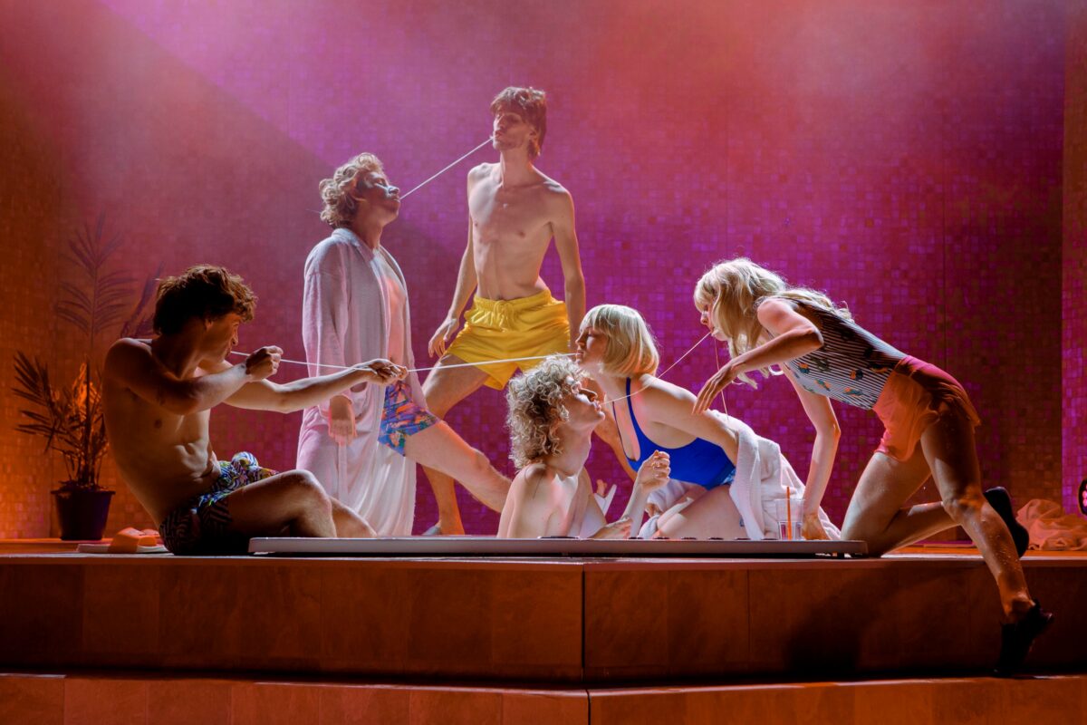 Von Krahli Teater kutsub Pühapäevamaale