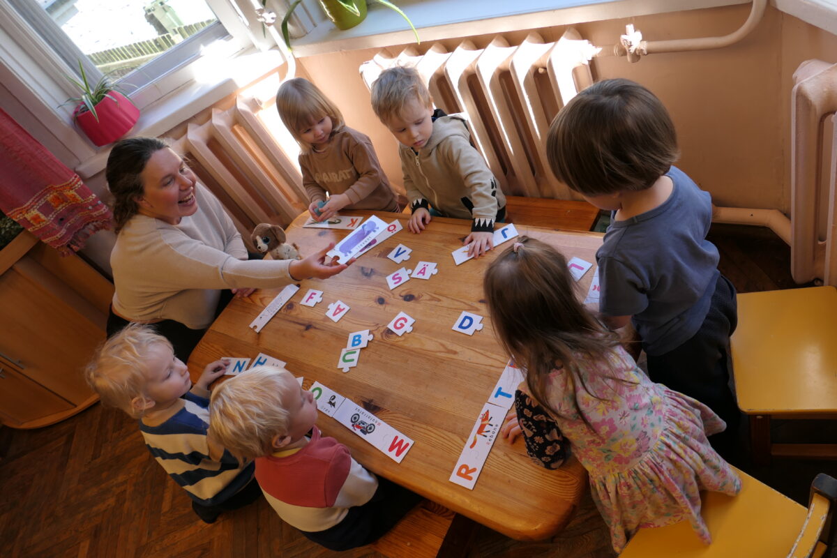 Kolmeaastased lapsed samm-sammult lugema!