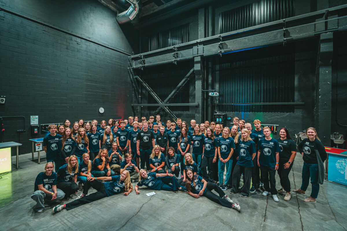 Kümme Eesti noort valmistuvad kogema kaaluta olekut