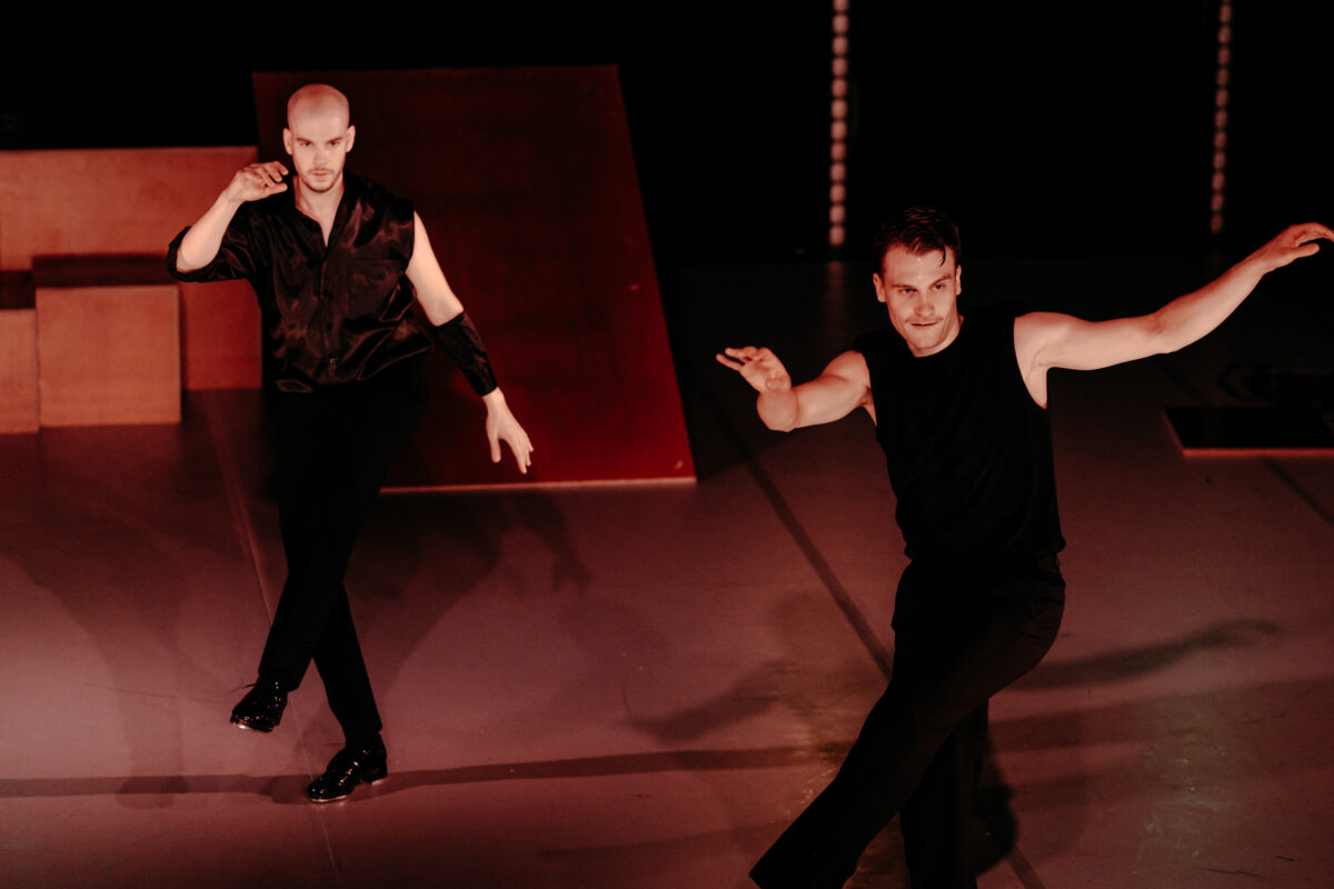 Tants, rütm ja hing – tantsulavastus „Rhythmus“ kutsub kooligruppe teatrisse