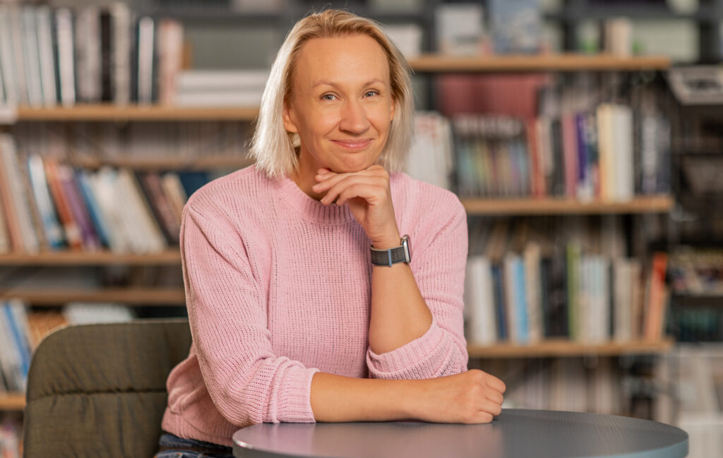 Silja Miks: „Näitlejaharidusest on õpetajatöös kasu“