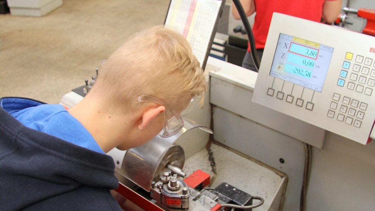 Kool muudetakse hilisteismeliste päevahoiuks