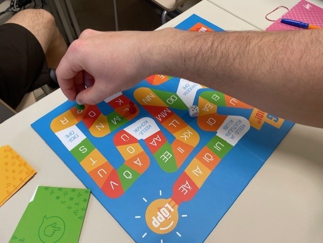 Tallinna vangla riigikeele &otilde;petaja Mare Lilleorg: m&auml;nguline keele&otilde;pe aitab &otilde;ppijal keeles avaneda, ka vanglas