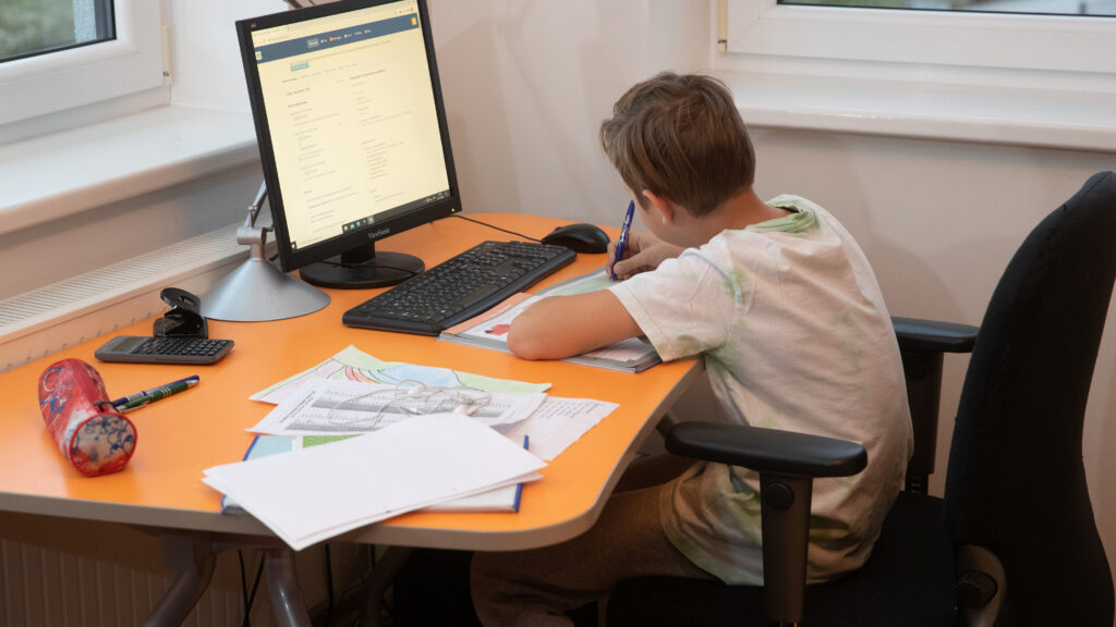 Koduõpe: kas paremini kaitstud lapsed või rohkem bürokraatiat?