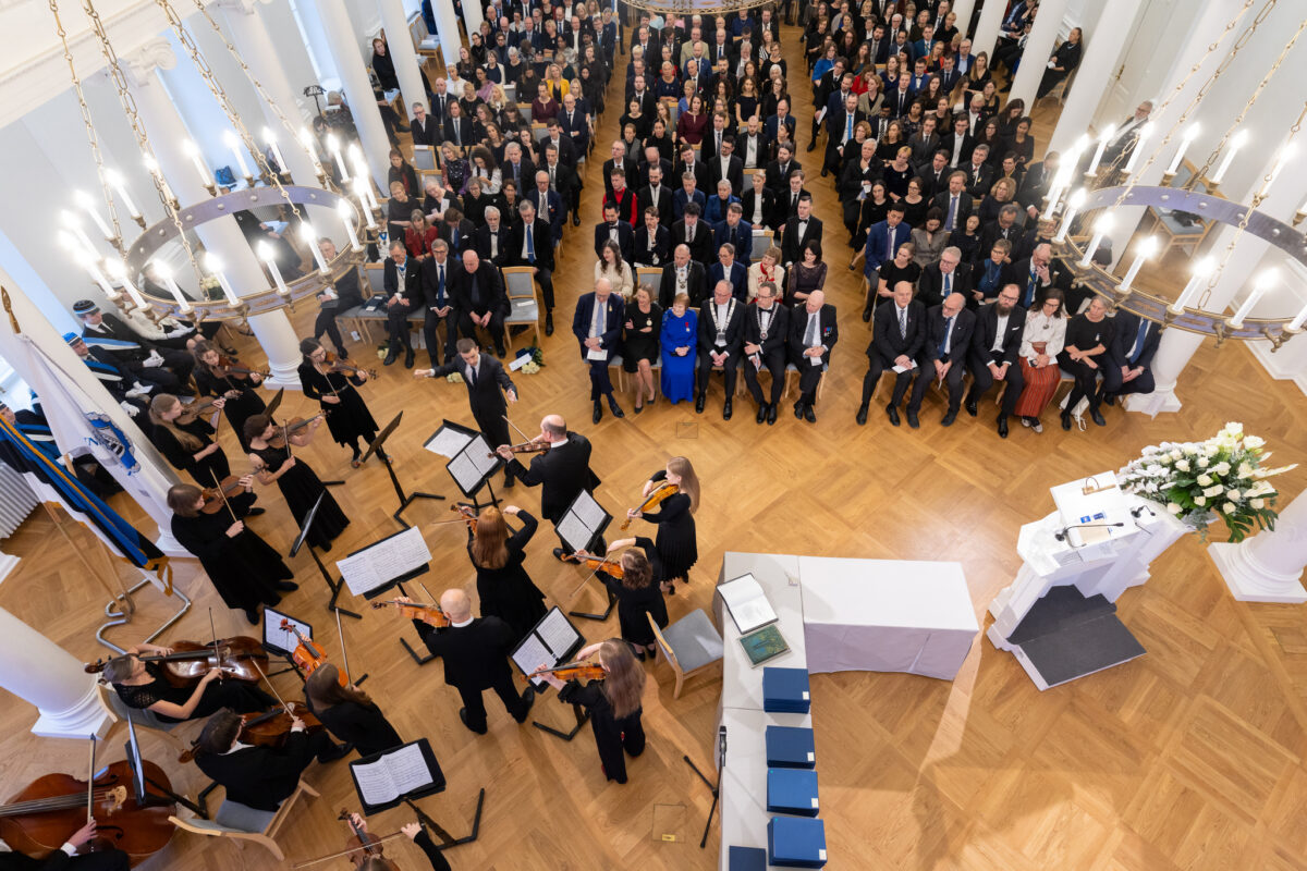 Unistuste elust kiratsemiseni: doktorite mitmekesised karj&auml;&auml;riteed