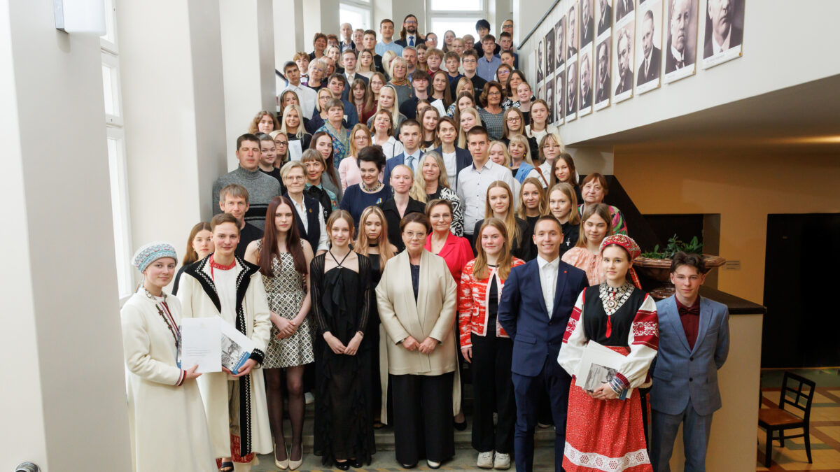 27 aastat &otilde;pilaste ajalooteemalisi uurimist&ouml;id