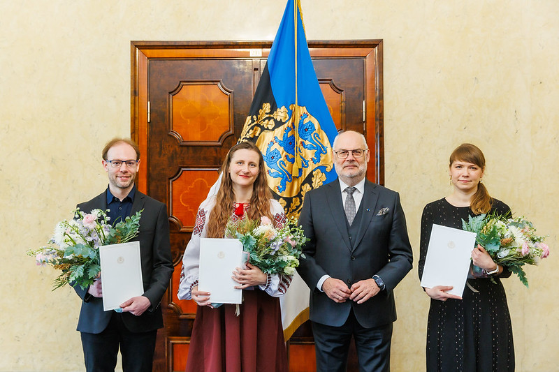 President Alar Karis tunnustas kolme noort teadlast