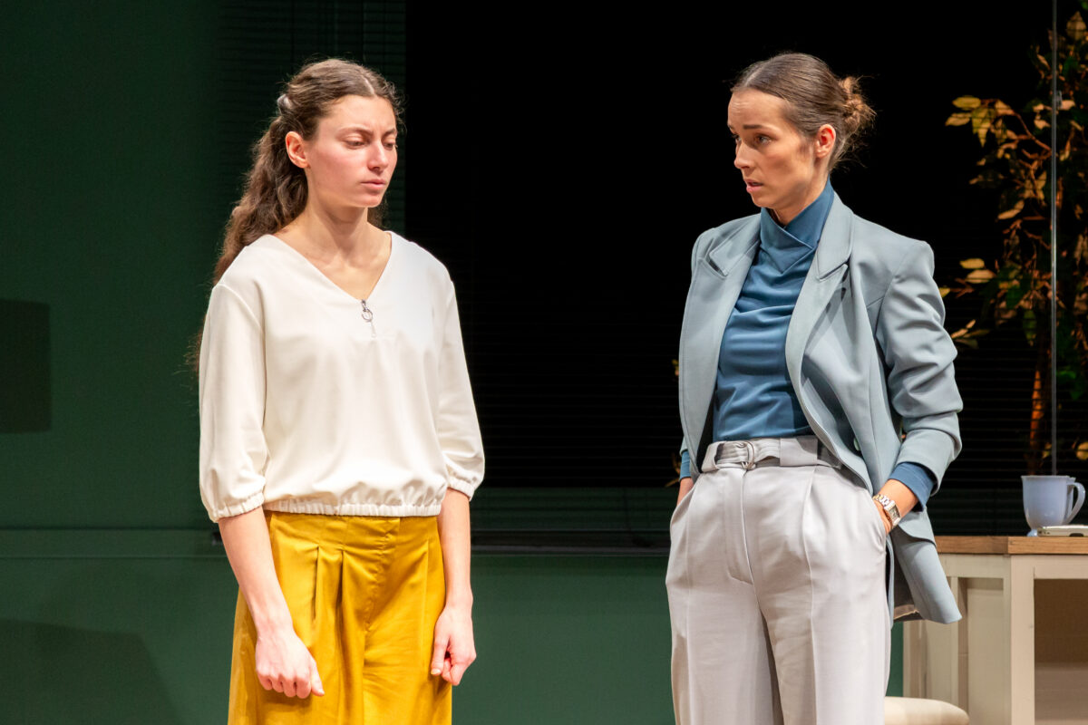 Laste k&auml;est ei k&uuml;si keegi, millesse nemad usuvad