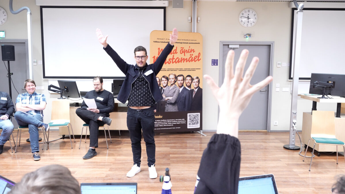 Senin&auml;gematu Mustam&auml;e: suve&nbsp;suurim teatrilugu TT&Uuml; hoovis